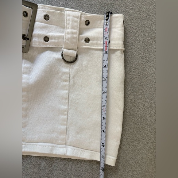 Edikted White Grommet Belted Mini Skirt - Picture 4 of 4